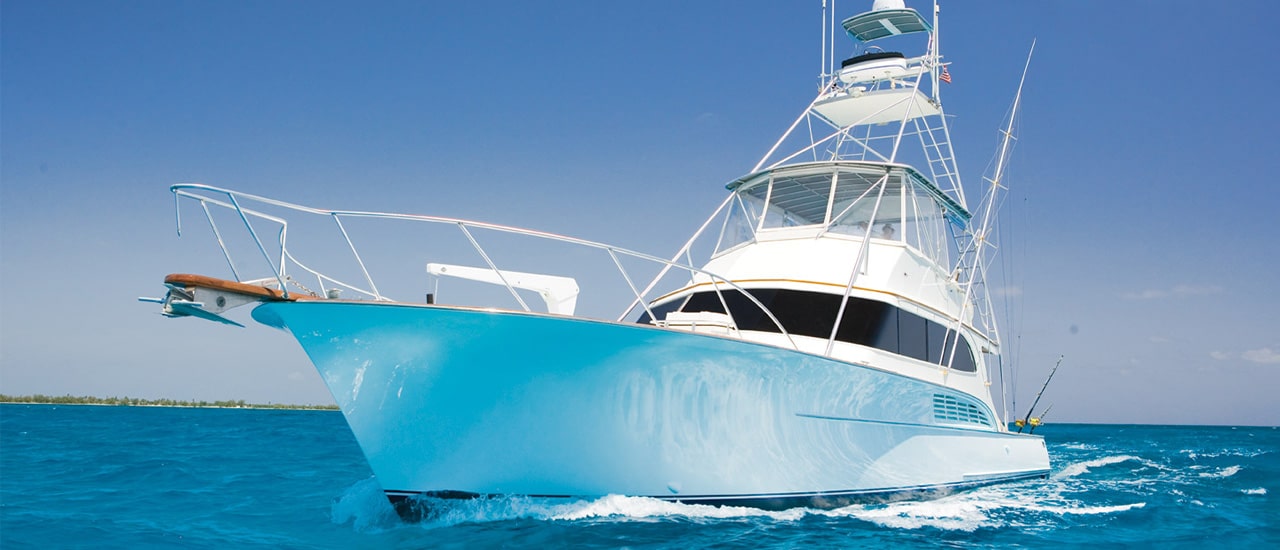 Boat going through the Bahamas water